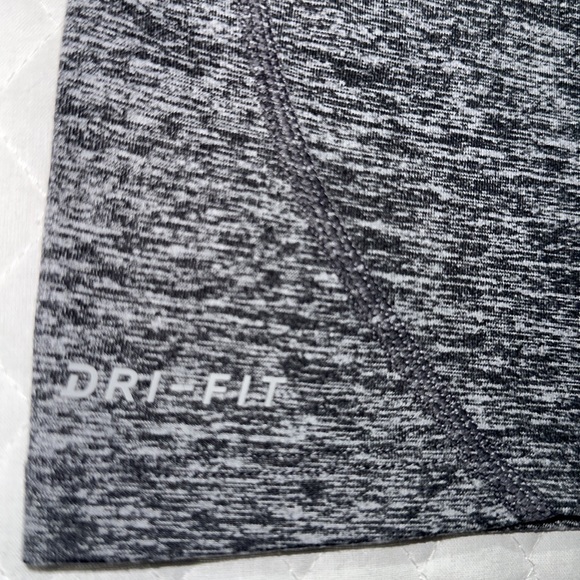 NIKE Running DRI Fit Heather Gray Performance Shirt. LG. Half Zip. Thumb Holes - Picture 5 of 8